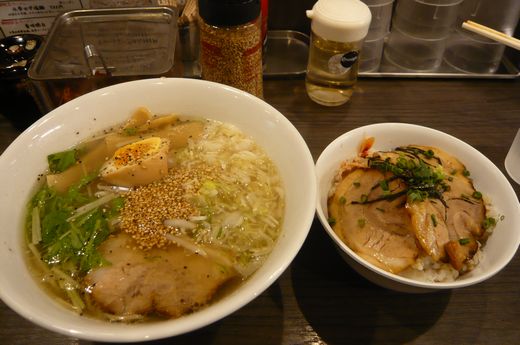 牛骨ラーメン香味徳